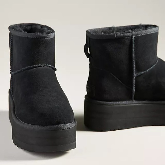 LIKE NEW UGG Classic Mini Platform Boot! - Picture 3 of 10